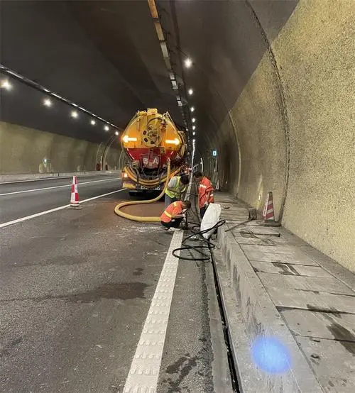 肃州隧道排水渠清淤